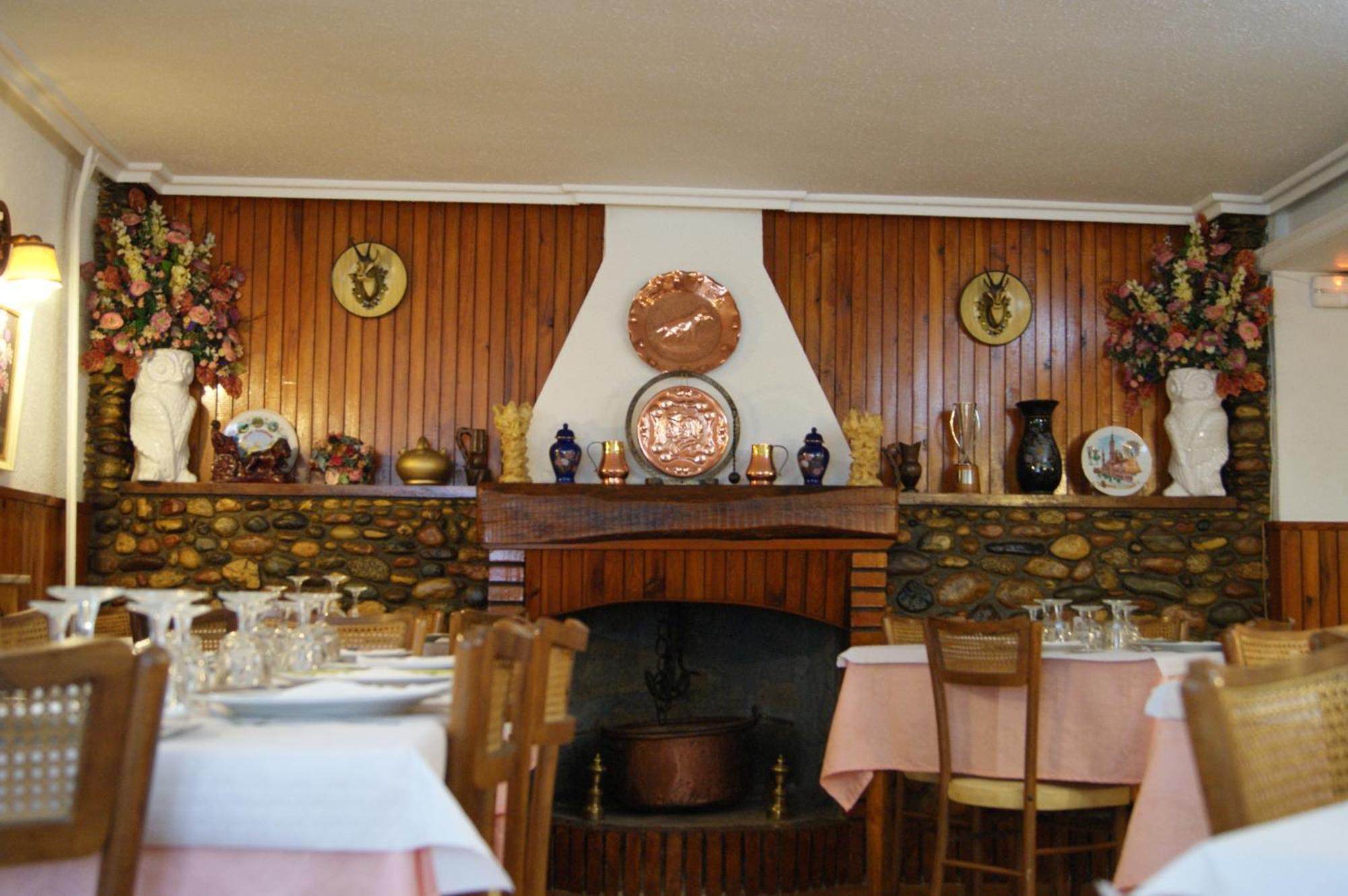 Hostal Pirineos Meliz Bielsa Esterno foto