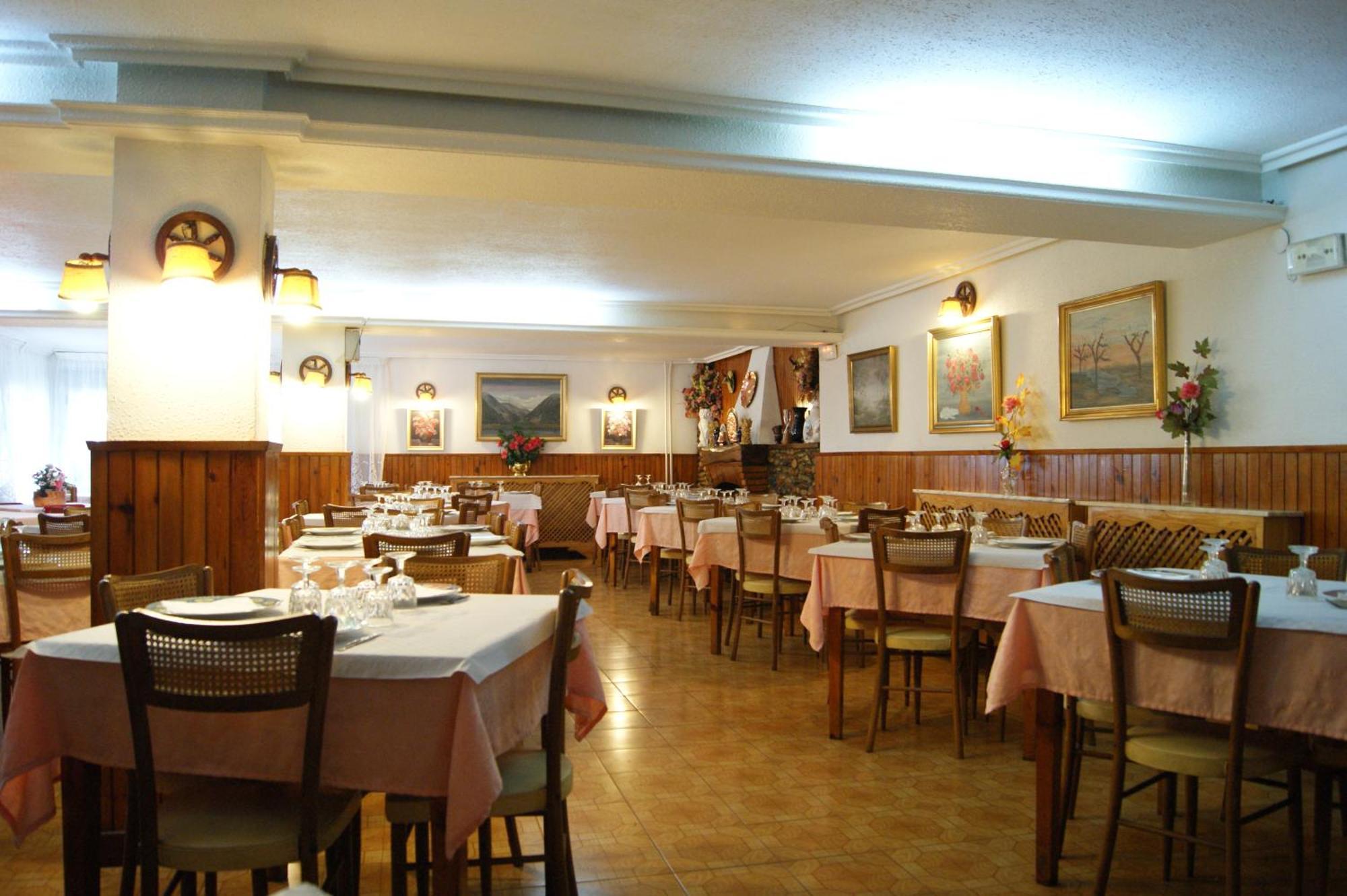 Hostal Pirineos Meliz Bielsa Esterno foto